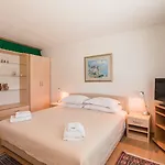 Lauschiges Nur 200 Meter Zum Sandstrand Mit Meerblick, Grill, Klima Crikvenica