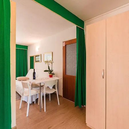 Lejlighed Lauschiges Nur 200 Meter Zum Sandstrand Mit Meerblick, Grill, Klima Crikvenica