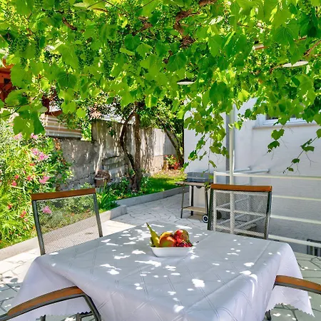 Lauschiges Nur 200 Meter Zum Sandstrand Mit Meerblick, Grill, Klima Apartament *