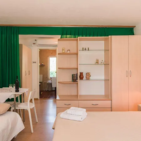 Lauschiges Nur 200 Meter Zum Sandstrand Mit Meerblick, Grill, Klima Apartment *