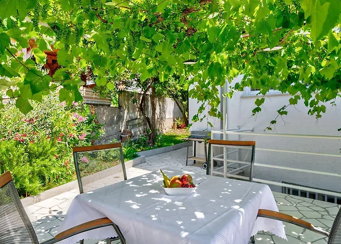 Lauschiges Nur 200 Meter Zum Sandstrand Mit Meerblick, Grill, Klima Apartment *